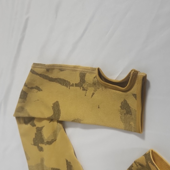 Gymshark Seamless Vital Size Small Camo Thumb Sleeve - Picture 3 of 6